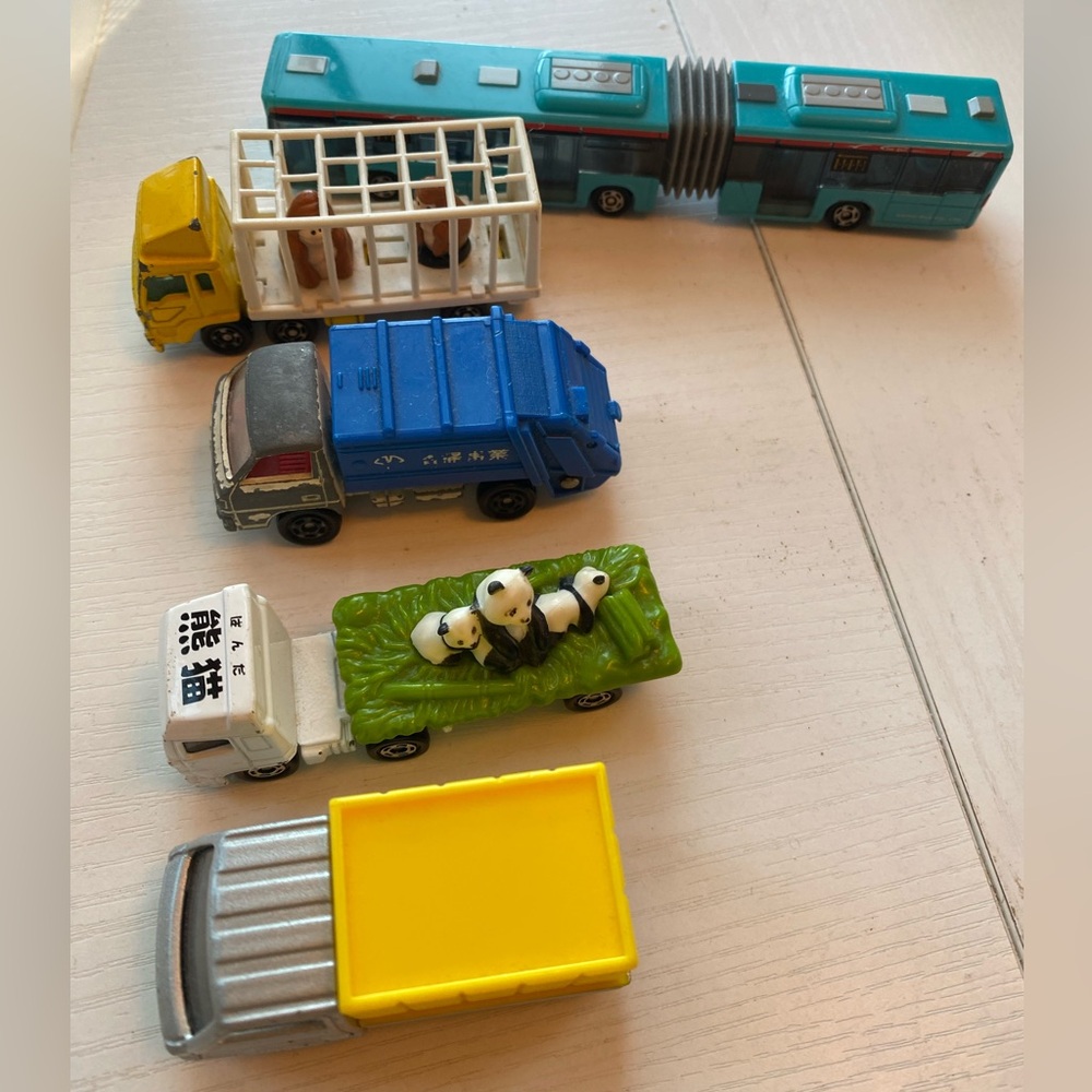 Kids Toy TOMICA JAPANESE Vehicle Set - Multicolor